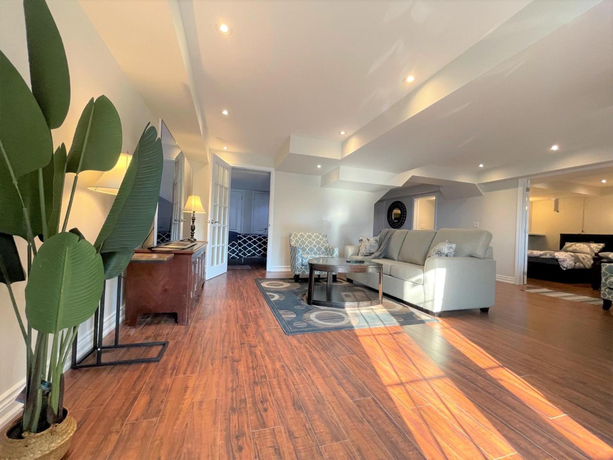 Cozy Lovely Ravine Facing Suite. Mississauga Luaran gambar